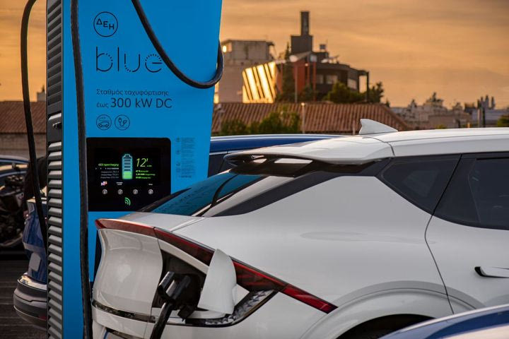 ΔΕΗ blue: Ξεπέρασε τα 3.000 σημεία φόρτισης στην Ελλάδα