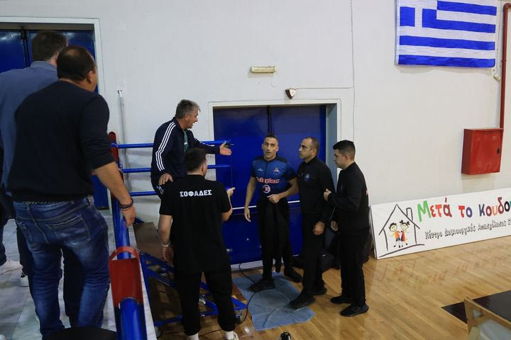 Elite League: Προσωρινή διακοπή στο Σοφάδες – Μέγαρα, πήγαν στα αποδυτήρια οι διαιτητές