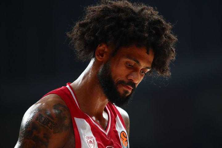 Ξέμεινε από κουράγιο ο Ολυμπιακός, απέδρασε από το ΣΕΦ η Εφές σε ματσάρα που έμοιαζε με αγώνα playoffs