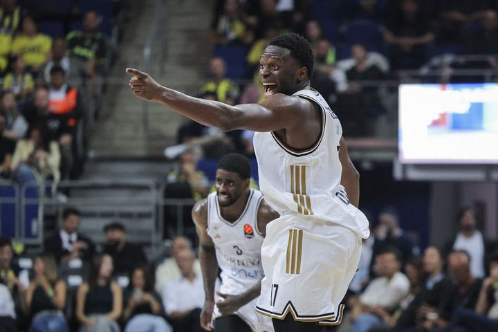 Φενέρμπαχτσε – Dubai BC 69-93: Οδοστρωτήρας ο Καμπενγκέλε, παρέσυρε την πρωταθλήτρια της EuroLeague και την υποχρέωσε σε τρίτη σερί ήττα