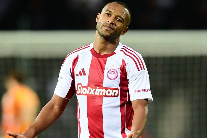 Ο Ολυμπιακός έμεινε στην κυριαρχία του πρώτου ημιχρόνου και στη συνέχεια άρχισε τα δώρα…