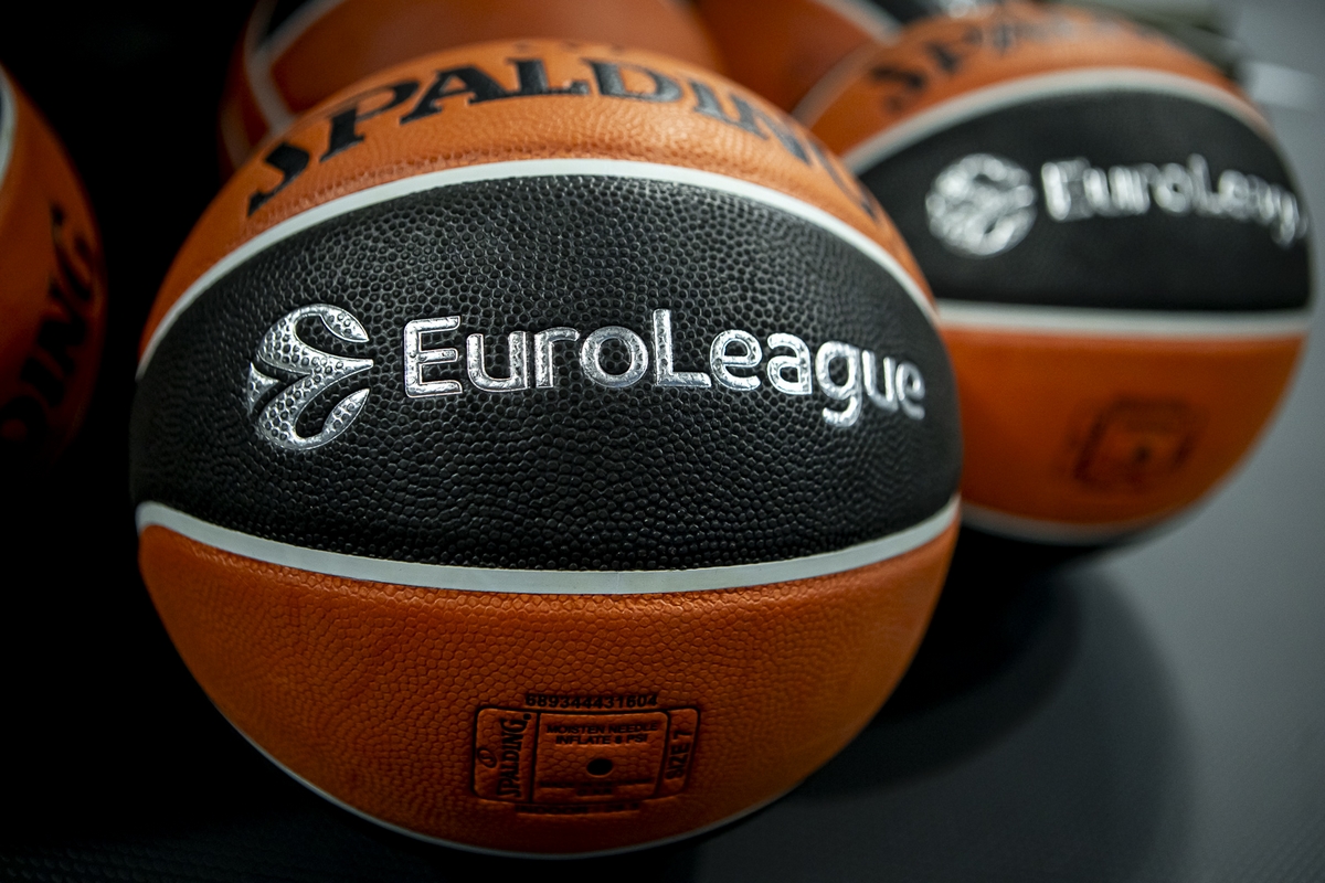Δύο ψηλοί από τη EuroLeague, γλυκοκοιτάζουν την Ασία                                          Δύο ψηλοί από τη EuroLeague, γλυκοκοιτάζουν την Ασία