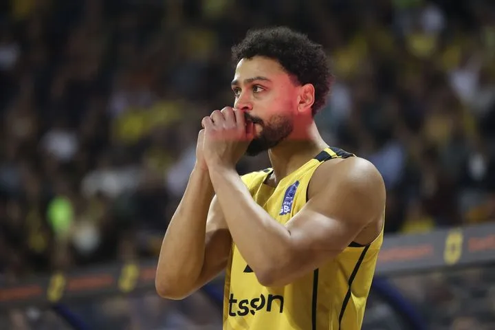 Ο Άρης άντεξε για 20 λεπτά, πριν η Χάποελ τον νικήσει με άνεση στο Βελιγράδι