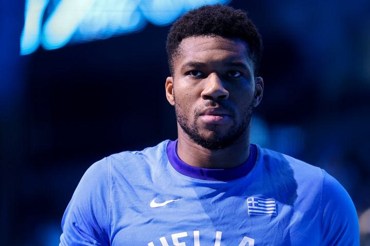 Ο Γιάννης Αντετοκούνμπο βαθμολογεί τα αγαπημένα του ελληνικά φαγητά – και έχει ξεκάθαρες προτιμήσεις