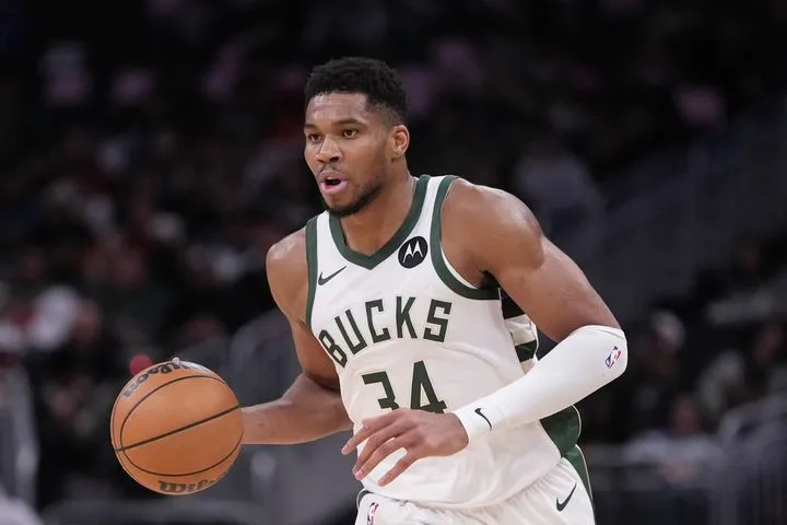 Γιάννης Αντετοκούνμπο: Νικς και Μπακς γνώριζαν πως ο Greek Freak θέλει να πάει στη Νέα Υόρκη σύμφωνα με τον Σαμς Σαράνια