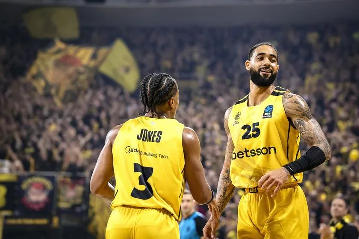 Χάρελ: “Δεν θέλω τα εύσημα που σταμάτησα έναν αντίπαλο, βασίζομαι στους συμπαίκτες μου για να το κάνω”