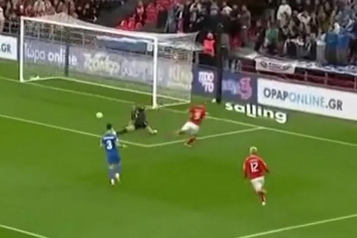 Ο Χόιλουντ τιμώρησε το τραγικό λάθος του Ζαφείρη και έκανε το 1-0 για τη Δανία