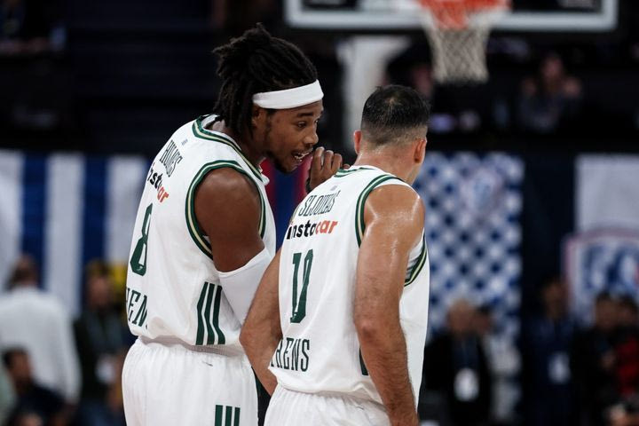 Ο Χολμς υποκλίθηκε στον Σλούκα: “Η ζωή είναι τρελή, παίζω με αληθινούς θρύλους”