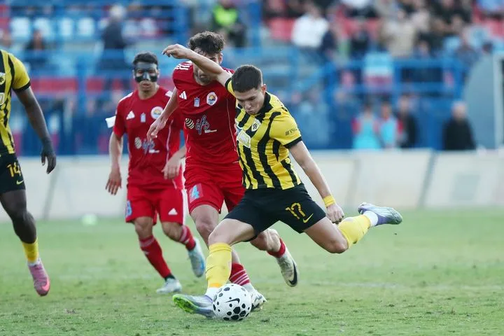 Ο Καλοσκάμης με τρομερό σουτ έδωσε τη λύση στην ΑΕΚ στο 90+6′