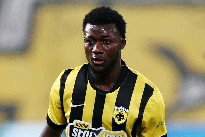 Η ΑΕΚ παρουσιάσε νέα συλλογή ρούχων σε συνεργασία με την Lyle & Scott και μοντέλο τον Αμπουμπακαρί Κοϊτά