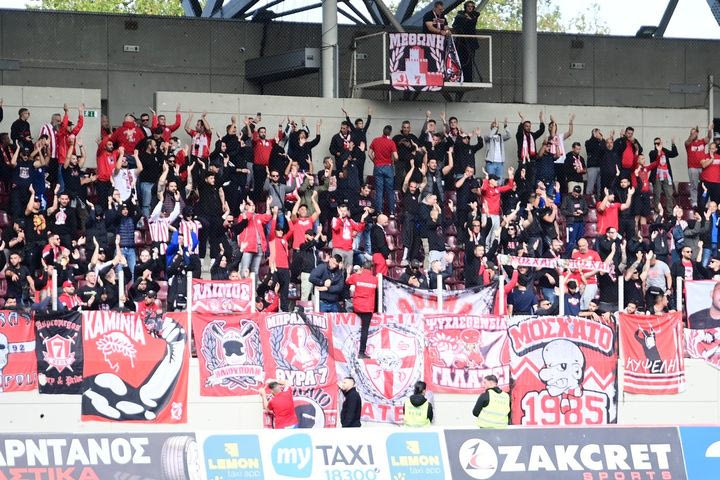 ΑΕΛ Novibet – Ολυμπιακός: Οι φίλαθλοι των ερυθρόλευκων πήραν τη θέση τους στην AEL Novibet Arena