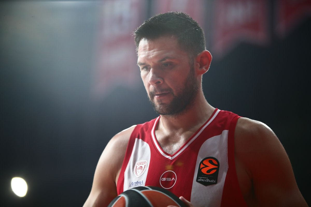 Κώστας Παπανικολάου