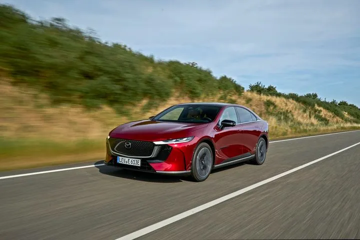 Τα 5 αστέρια με κορυφαίες επιδόσεις του Euro NCAP “σφραγίζουν” την εξαιρετική παρουσία του ολοκαίνουργιου Μazda 6e