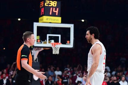 Ο Μίτσιτς διαμαρτυρήθηκε στους διαιτητές και αποδοκιμάστηκε έντονα στο ΣΕΦ