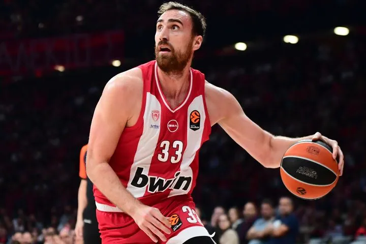 Ολυμπιακός: Παιχνίδι Final Four, Οκτώβριο μήνα