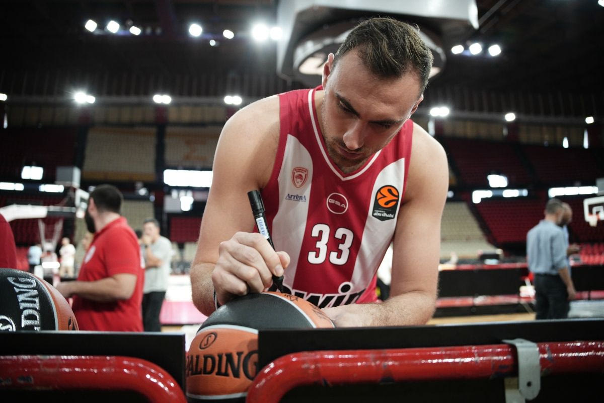 Νίκολα Μιλουτίνοβ