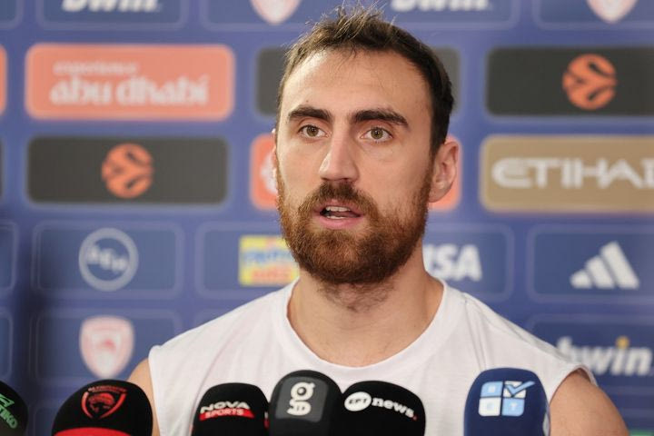 Μιλουτίνοβ: “Δεν σκέφτομαι τι συνέβη στον ημιτελικό με τη Μονακό”