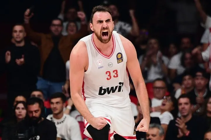 Ο Νίκολα Μιλουτίνοβ