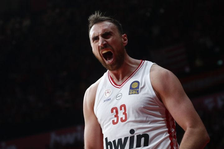 Νίκολα Μιλουτίνοβ