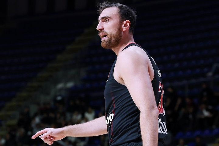 Μιλουτίνοβ: “Ας είμαστε ειλικρινείς, κλέψαμε το ματς, δεν ήμασταν καλοί, ειδικά στην άμυνα”