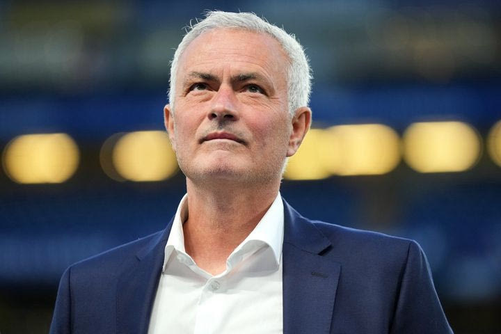 Ρεσιτάλ Μουρίνιο σε συνέντευξη Τύπου: “Εσεις οι δημοσιογράφοι πεθαίνετε να μάθετε πόσα κερδίζω”