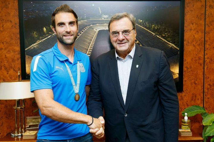 Κούβελος σε Στέφανο Ντούσκο: “Είσαι ίνδαλμα για τους νέους και τους φέρνεις στον αθλητισμό”