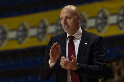 Ο Σάσα Ομπράντοβιτς αφιέρωσε τη νίκη του Ερυθρού Αστέρα στον Νίκολα Τόπιτς: "Ελπίζουμε ότι όλα θα πάνε καλά"