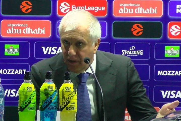 Ομπράντοβιτς: “Οι άλλοι πηγαίνουν με τσάρτερ κι εμείς με οικονομική θέση”
