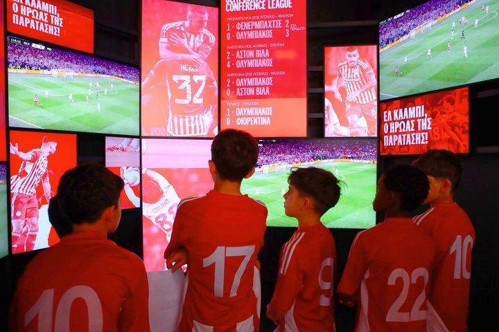 Ολυμπιακός: Μικροί ποδοσφαιριστές από τη σχολή του Γιοχάνεσμπουργκ στο μουσείο των ερυθρόλευκων