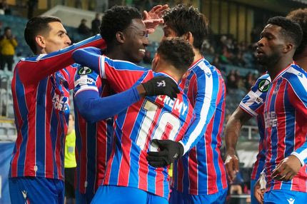 Οι παίκτες της Κρίσταλ Πάλας πανηγύρισαν την ιστορική πρόκριση με νυχτερινή έξοδο στη Φλωρεντία