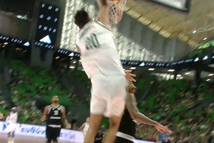 Το εντυπωσιακό κάρφωμα του Σαμοντούροβ