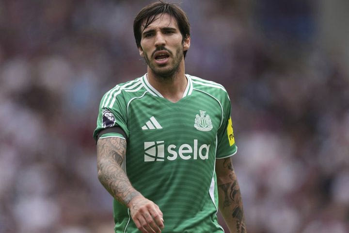 Σκόουλς: “Ο Τονάλι είναι ο κορυφαίος μέσος της Premier League, καλύτερος από τον Ντέκλαν Ράις”