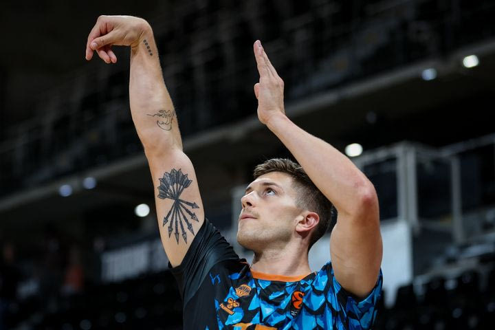 Σέστινα: Αποχωρεί από τη Βαλένθια, κοντά σε συμφωνία με την Αρμάνι Μιλάνο