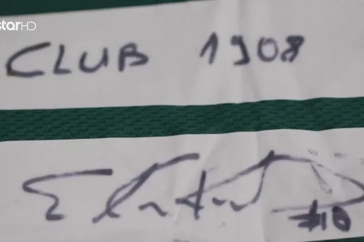 Παναθηναϊκός AKTOR: Διαγωνιζόμενη του “Cash or Trash” έβγαλε σε δημοπρασία την φορεμένη και υπογεγραμμένη φανέλα του Σλούκα από τον τελικό του Κυπέλλου Ελλάδας 2025