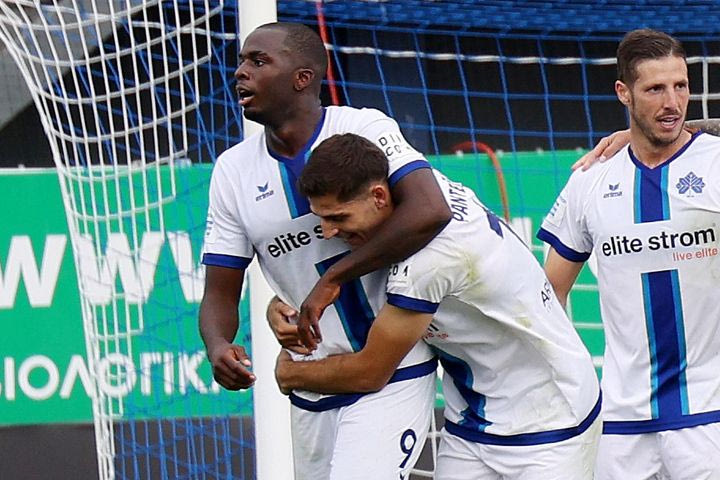 Οι Τεττέη και Παντελίδης πανηγυρίζουν το γκολ της Κηφισιάς