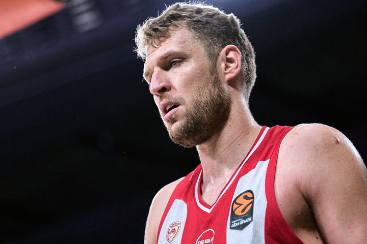 Ρεάλ – Ολυμπιακός: Η άμυνα στον Βεζένκοβ που θύμισε Μονακό και Φενέρ, ο πάγκος των “ερυθρολεύκων” που δεν έδωσε κάτι και ο καταλύτης Καμπάσο