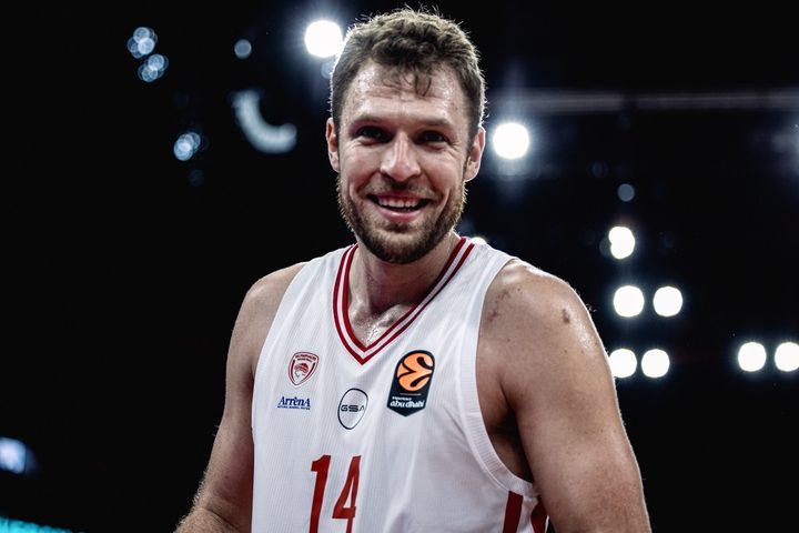 Μπάγερν – Ολυμπιακός: Η κλάση του Βεζένκοβ, το απίθανο αμυντικό νούμερο του Χολ και οι πόντοι στο ανοιχτό γήπεδο