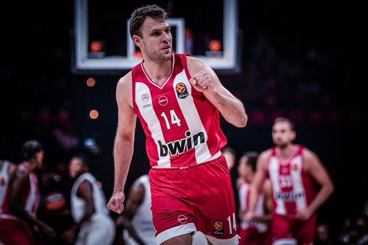 Μυθική απόδοση για να κρατήσει αήττητο το ΣΕΦ ο Ολυμπιακός