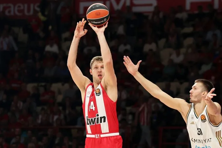 Ολυμπιακός: Ο Σάσα Βεζένκοβ ξεπέρασε τους 3.000 πόντους στη EuroLeague