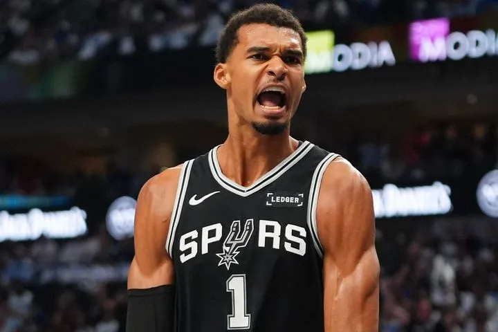 NBA: Πιθανή επιστροφή του Βικτόρ Γουεμπανιαμά ενόψει των ημιτελικών του NBA Cup σύμφωνα με τον Σαμς Σαράνια