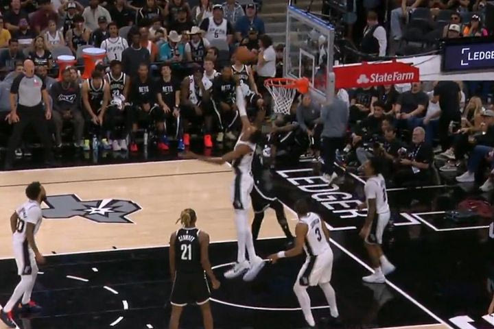 Γουεμπανιαμά, ποιος είσαι επιτέλους; Δύο μπλοκ στην ίδια φάση και τρίποντο από τα 9 μέτρα από τον Γάλλο σούπερ σταρ