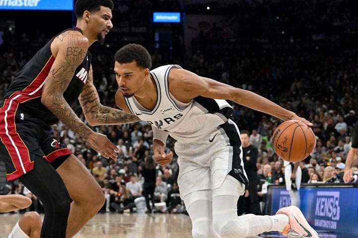 Σπερς – Χιτ 107-101: Ασταμάτητος ο Γουεμπανιαμά και το Σαν Αντόνιο με ρεκόρ εκκίνησης σεζόν