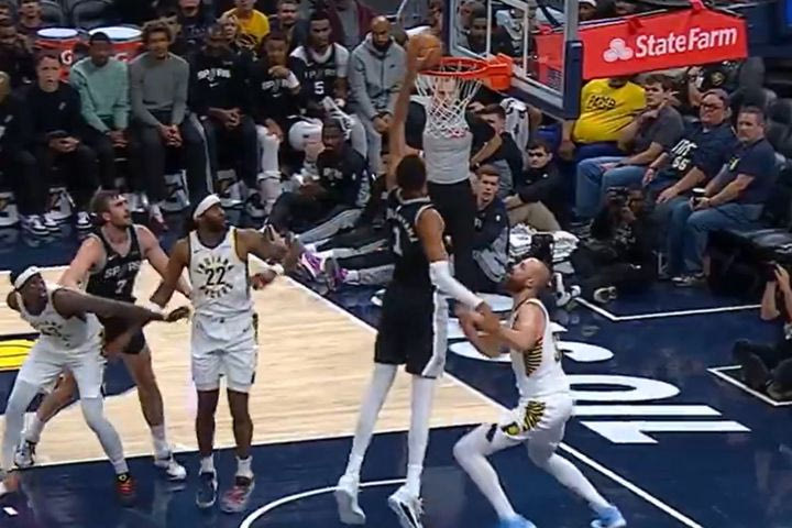 NBA, Σπερς: Απίθανος Γουεμπανιαμά, έκανε follow κάρφωμα, οριακά χωρίς να σηκωθεί από το έδαφος