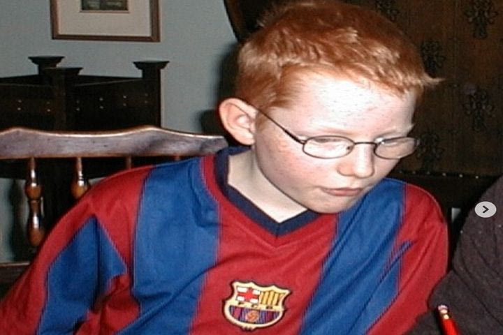 Η παιδική φωτογραφία του Ed Sheeran με φανέλα της Μπαρτσελόνα που έγινε viral