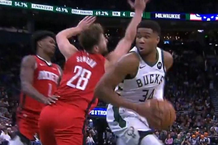 Ο Γιάννης Αντετοκούνμπο χόρεψε τον Σενγκούν και κάρφωσε: Ακόμη τον ψάχνει ο Τούρκος σέντερ