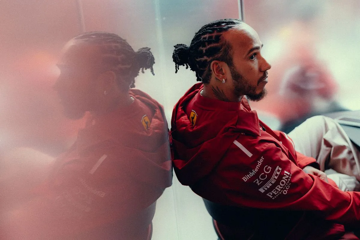 Χάμιλτον: «Είναι ένα όνειρο να οδηγώ για τη Ferrari, αλλά αυτό που ζω εδώ και καιρό είναι ένας εφιάλτης»