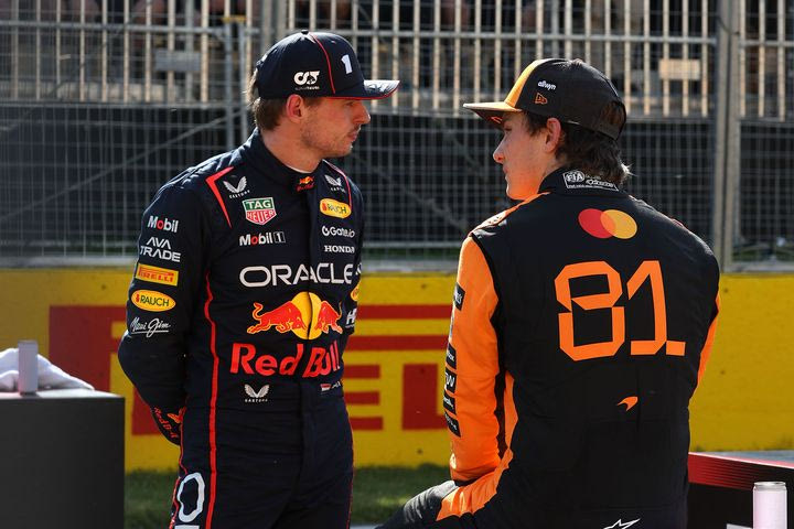 Φερστάπεν: “Πολύ περίεργη” η ανατροπή στη McLaren και η πτώση του Πιάστρι