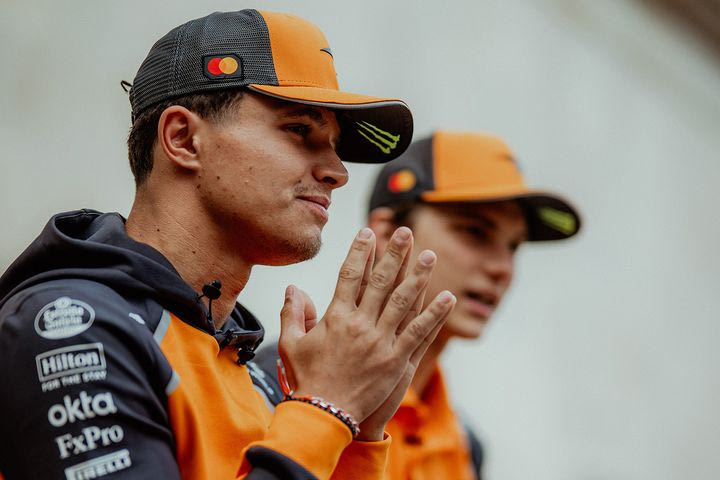 Άλαν Τζόουνς: “Εντελώς ανοησίες ότι η McLaren ευνοεί τον Νόρις έναντι του Πιάστρι”