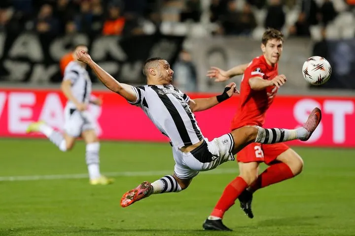 Μεγάλη ευκαιρία για το 1-0 με την προβολή του Γιακουμάκη