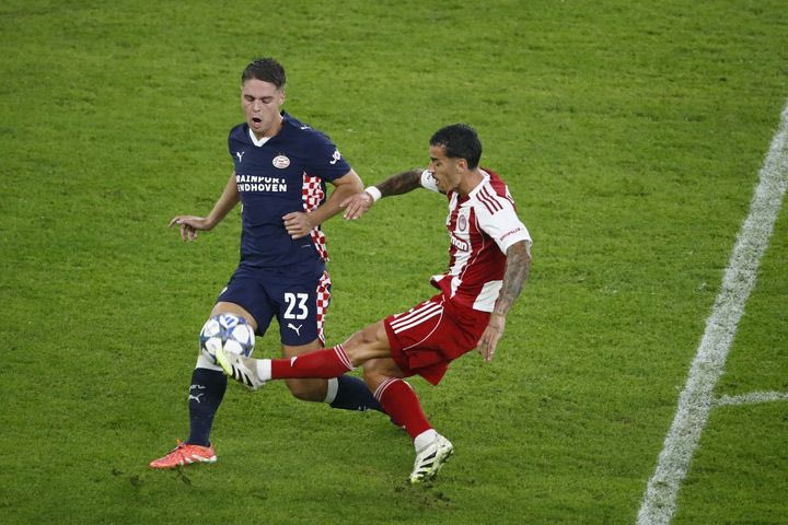 Ευκαιρία για τον Ολυμπιακό με το σουτ του Τσικίνιο να σταματάει στον Κόβαρ